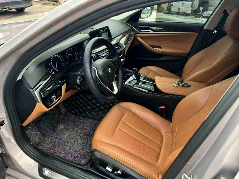 宝马5系 正面外观三