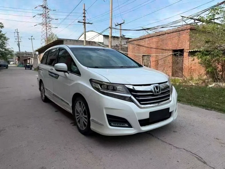 本田艾力绅 正面外观二