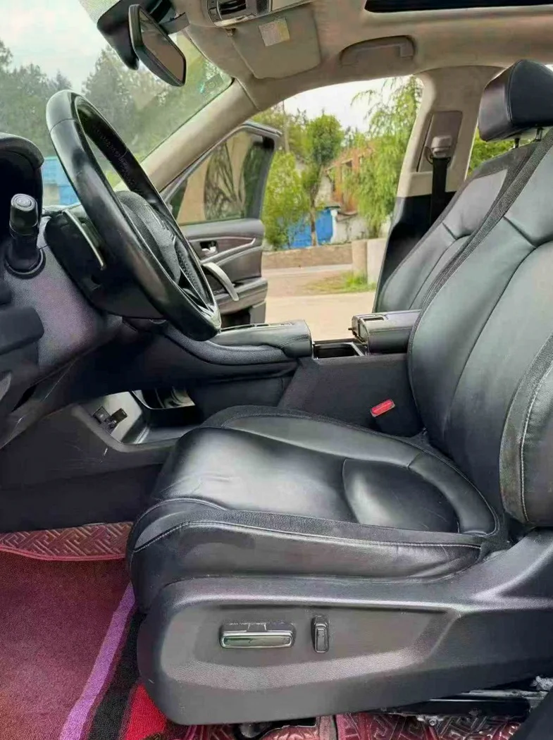 本田冠道 内饰前排