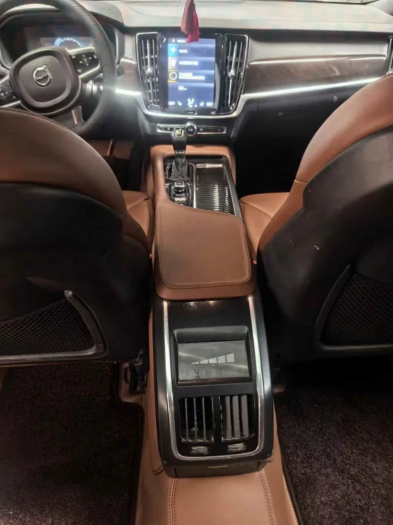 沃尔沃S90 后面外观一