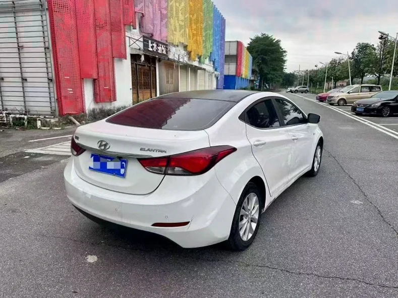 现代朗动 后面外观二