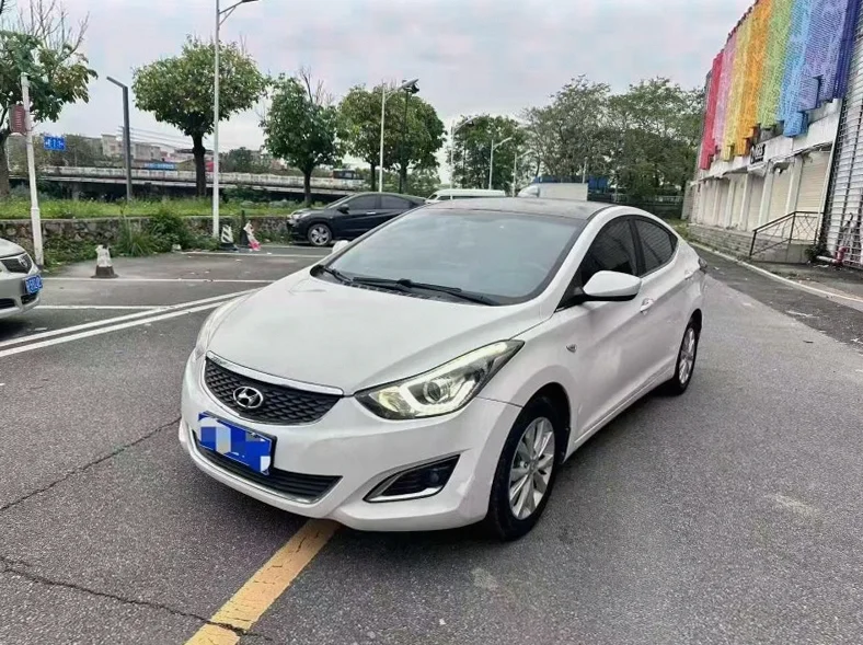 现代朗动 正面外观二