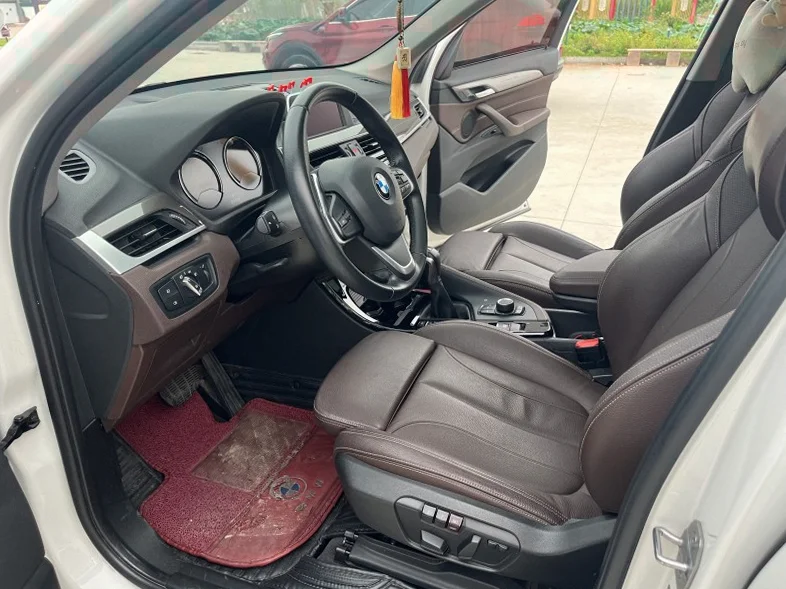 X1宝马 正面外观三