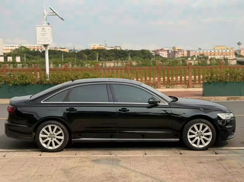 奥迪A6L 内饰后排