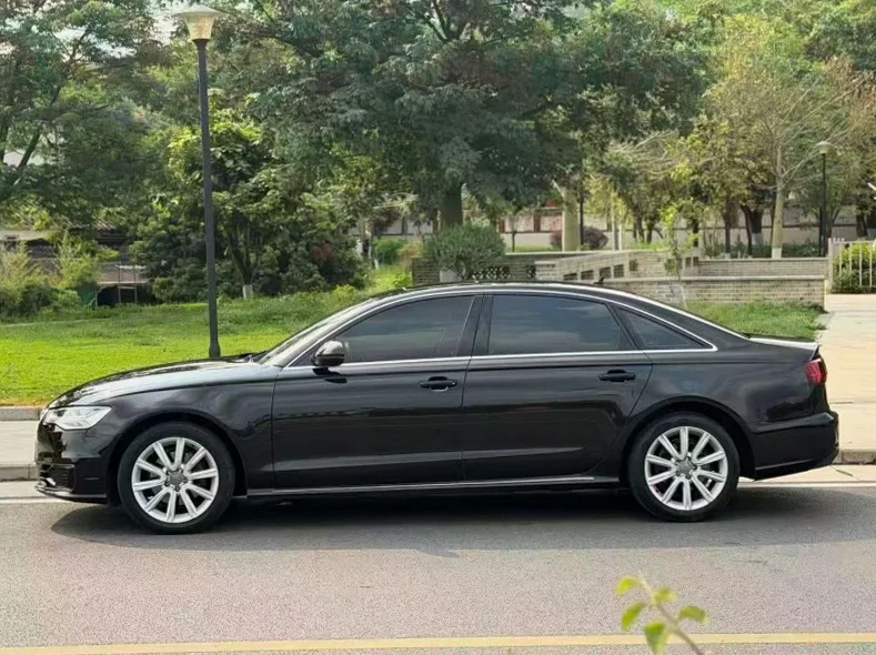 奥迪A6L 内饰前排