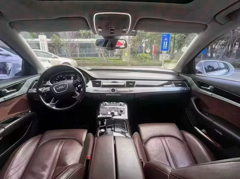 奥迪A8L 后面外观二