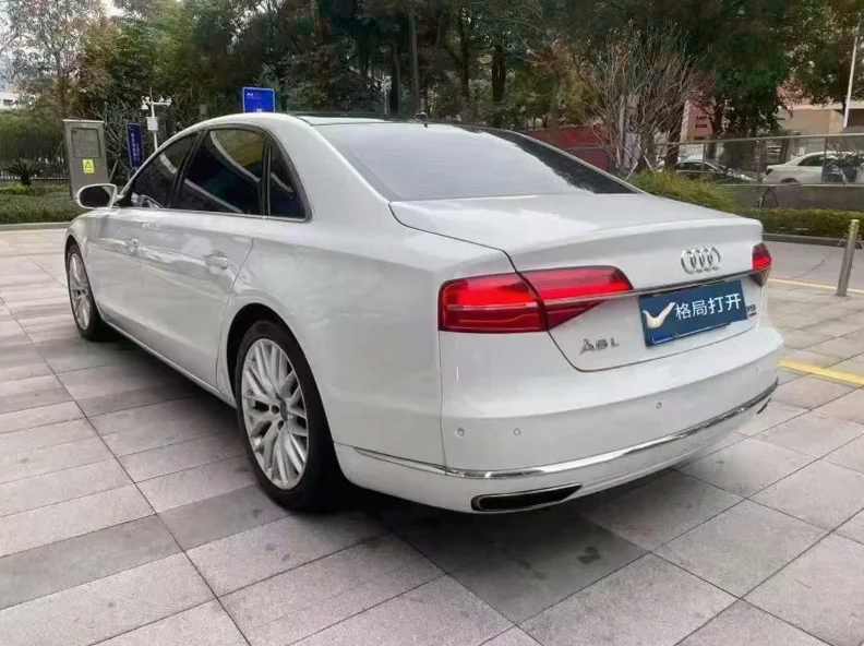 奥迪A8L 内饰前排