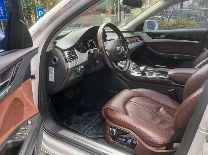 奥迪A8L 后面外观一