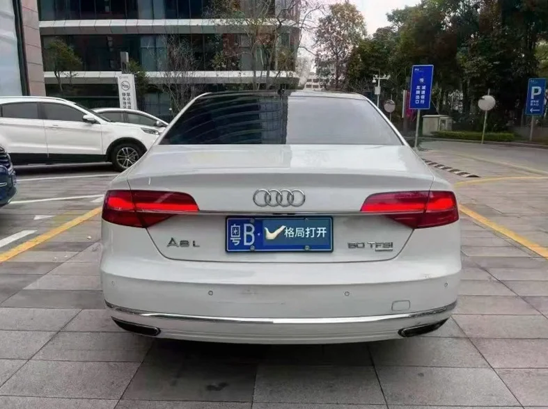 奥迪A8L 驾驶室