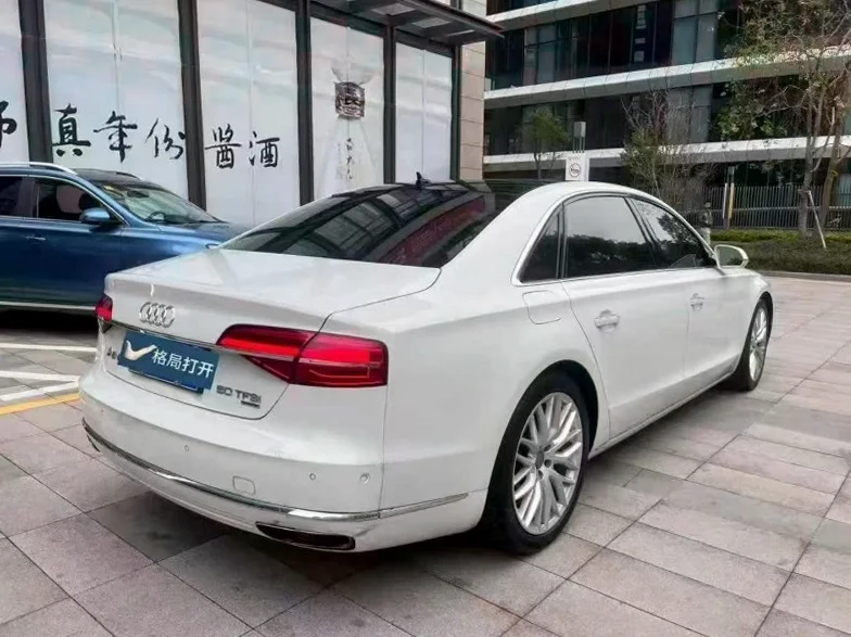 奥迪A8L 内饰后排