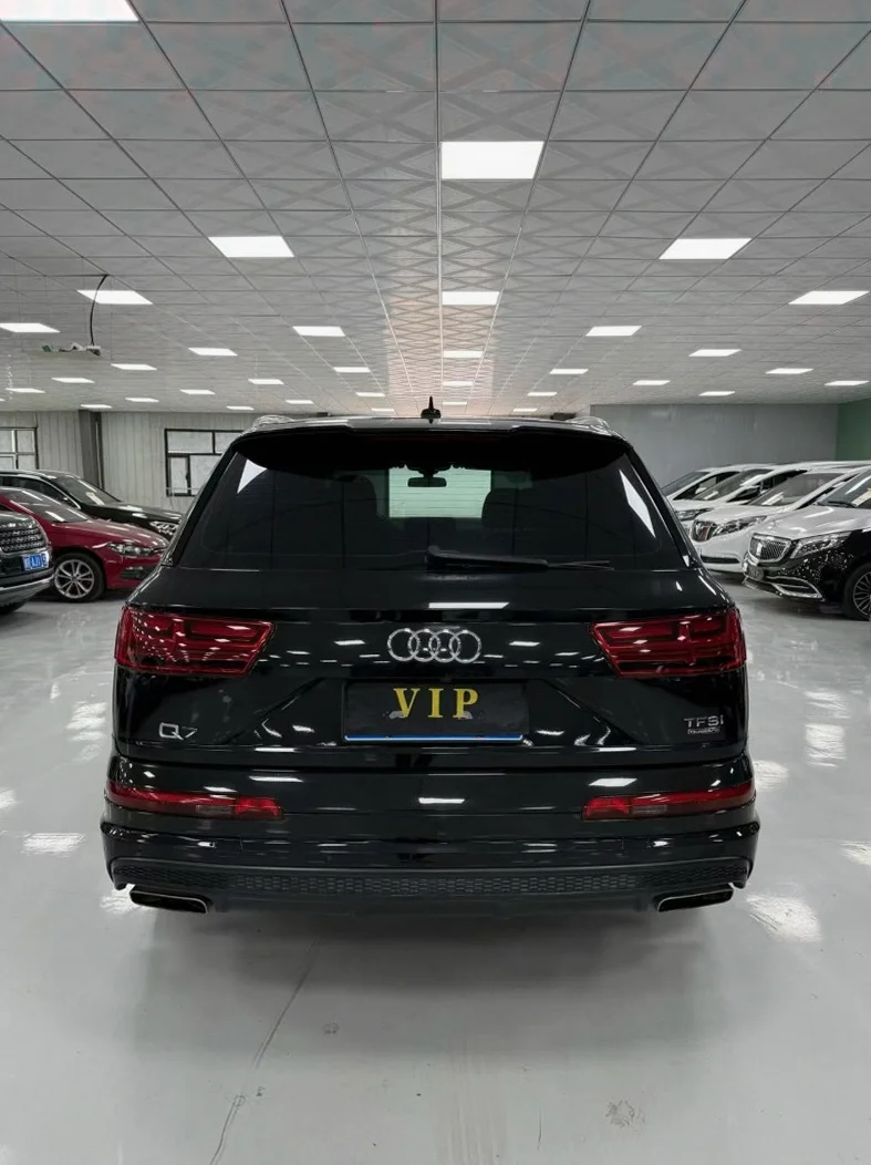 奥迪Q7 后面外观三