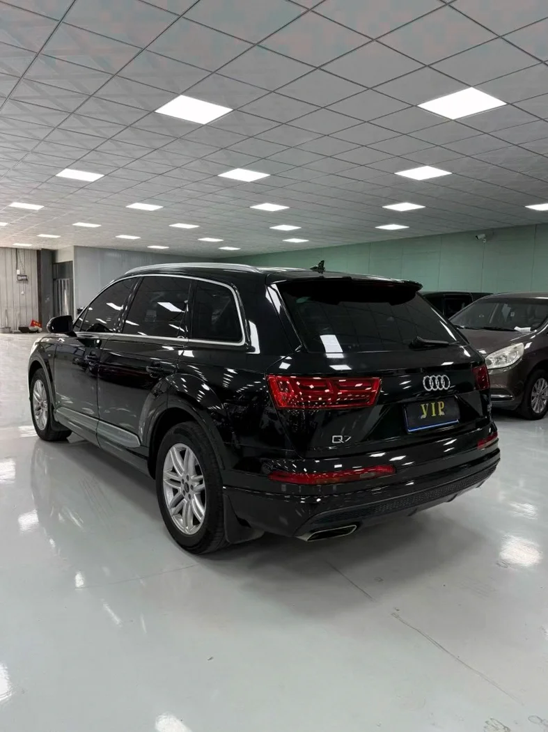 奥迪Q7 后面外观一