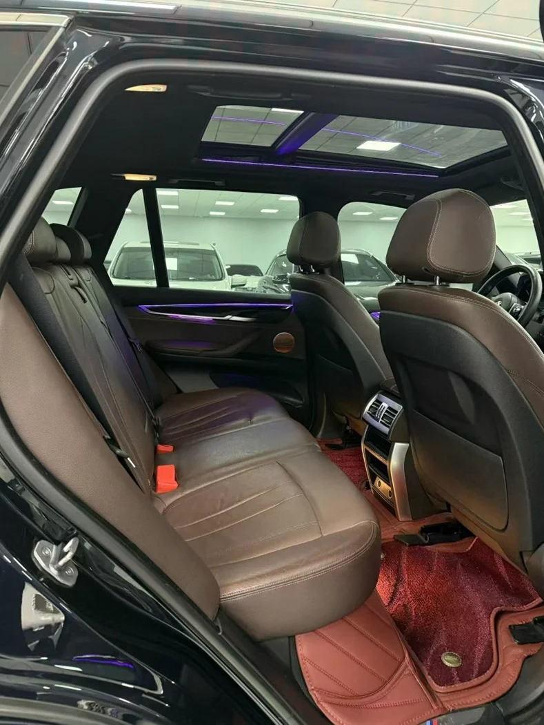 宝马X5 内饰后排