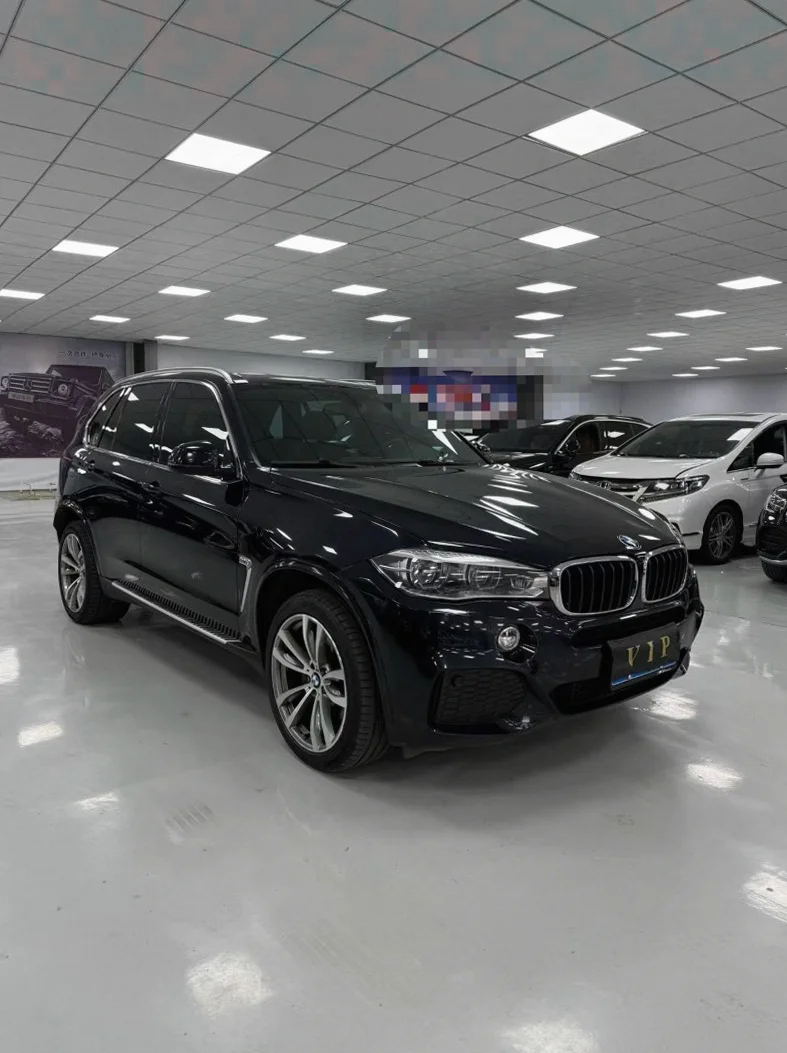 宝马X5 正面外观三