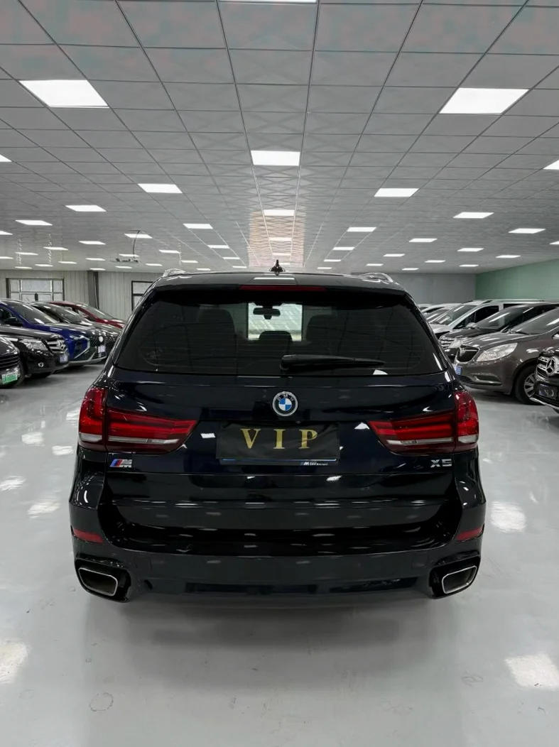 宝马X5 后面外观三