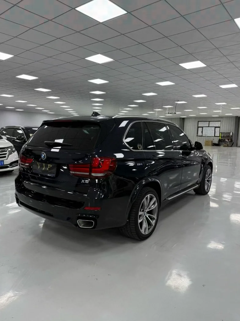 宝马X5 后面外观二