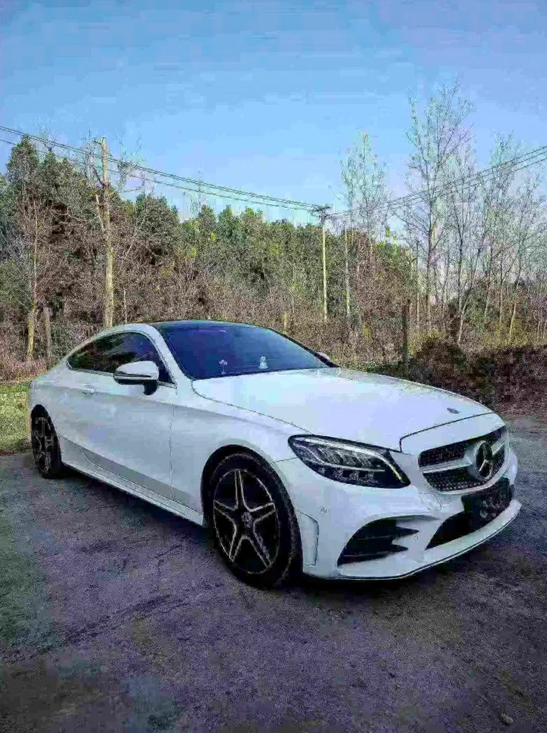 奔驰C 正面外观二