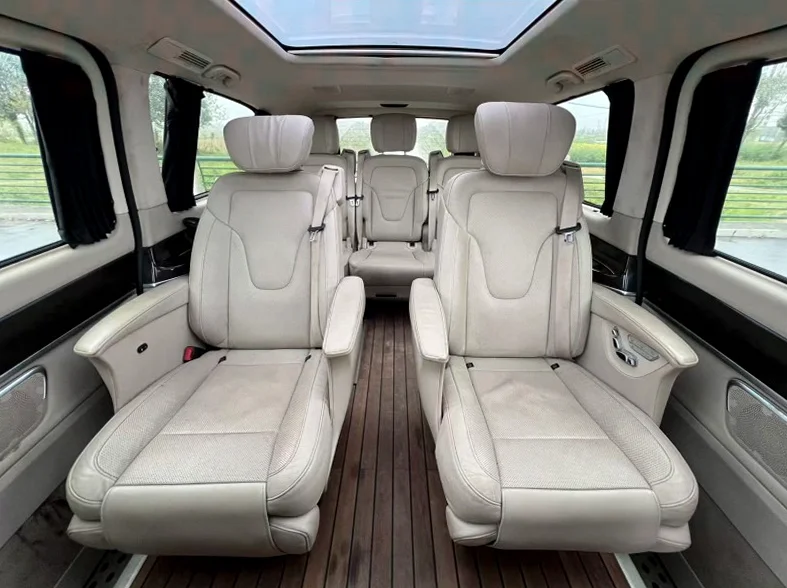 奔驰V 内饰后排
