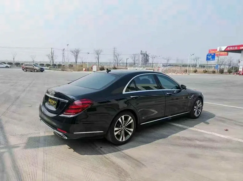 奔驰S 后面外观三