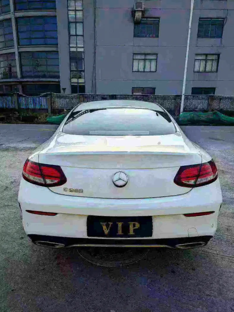 奔驰C 后面外观三