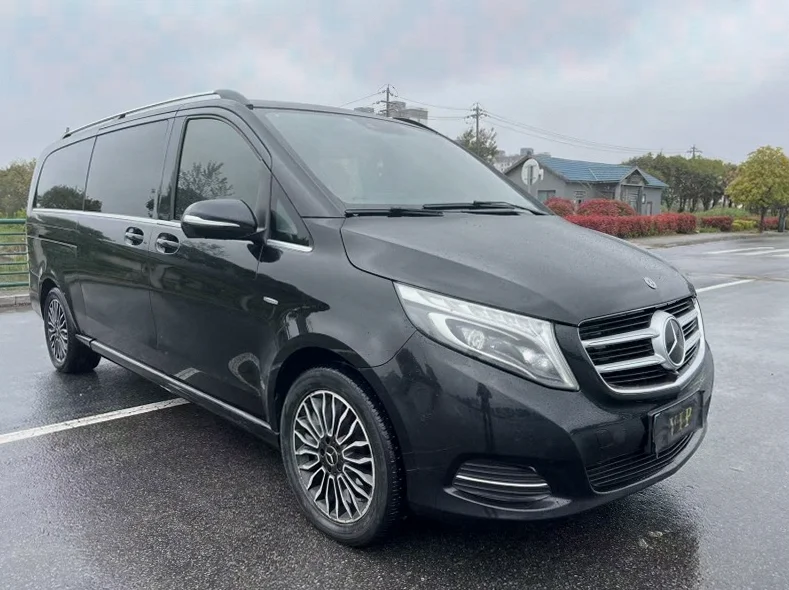 奔驰V 内饰前排