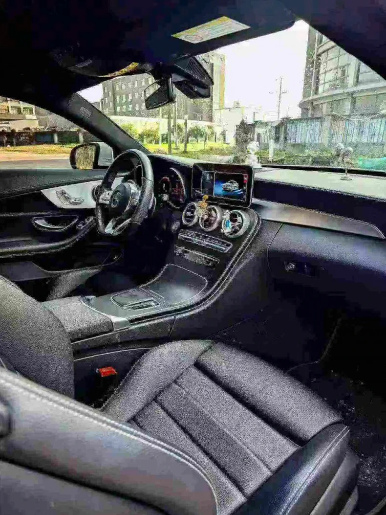 奔驰C 后面外观二