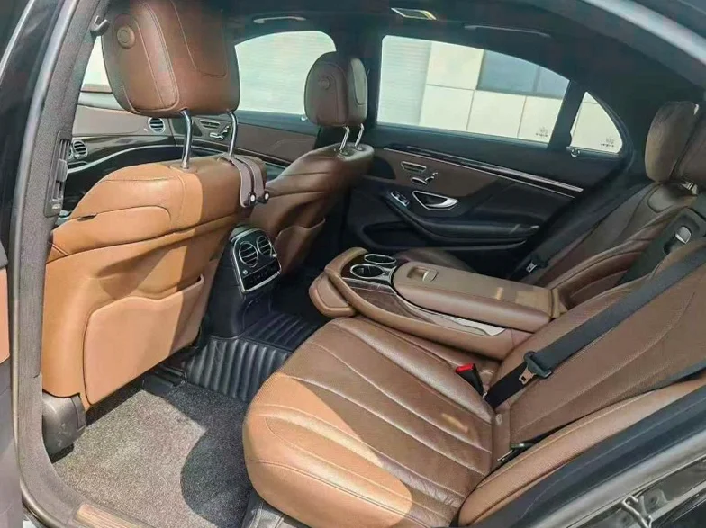 奔驰S 后面外观二