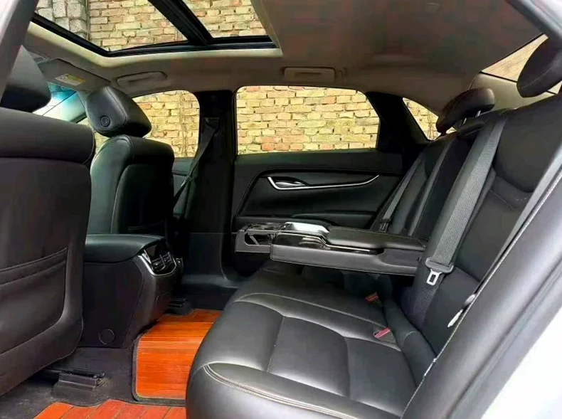 凯迪拉克XTS 后面外观一