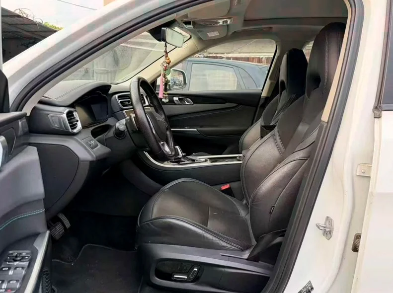 领克01 正面外观三