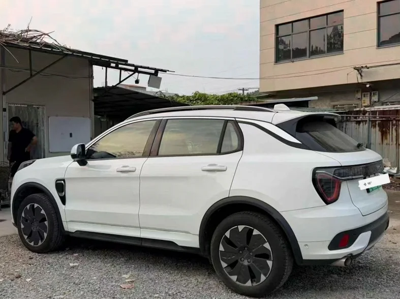 领克01 后面外观三