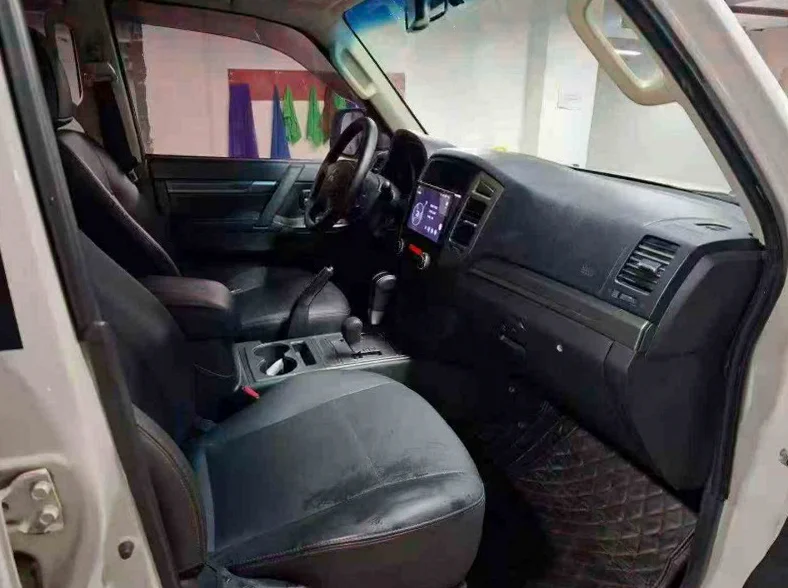 三菱帕杰罗 内饰前排