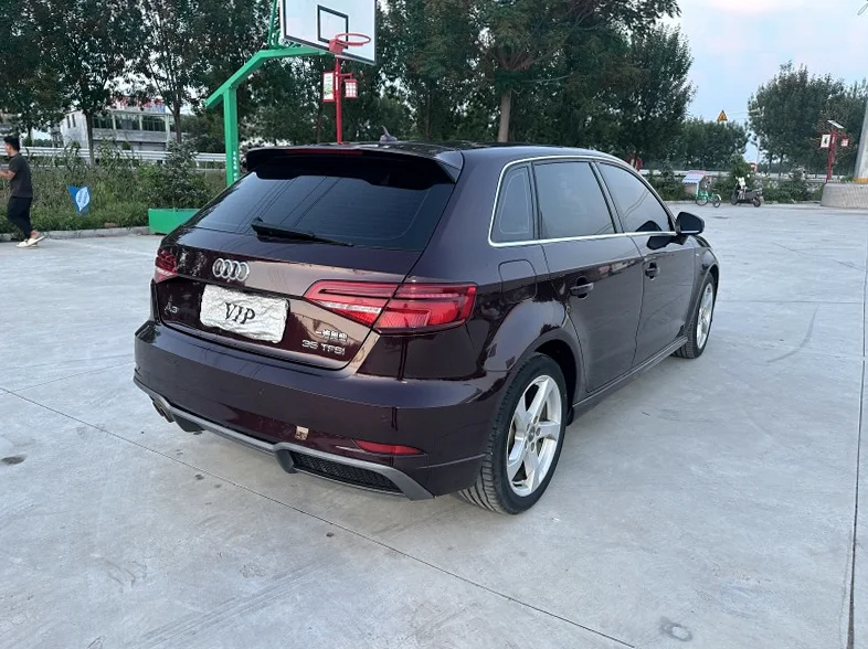 奥迪A3 内饰后排