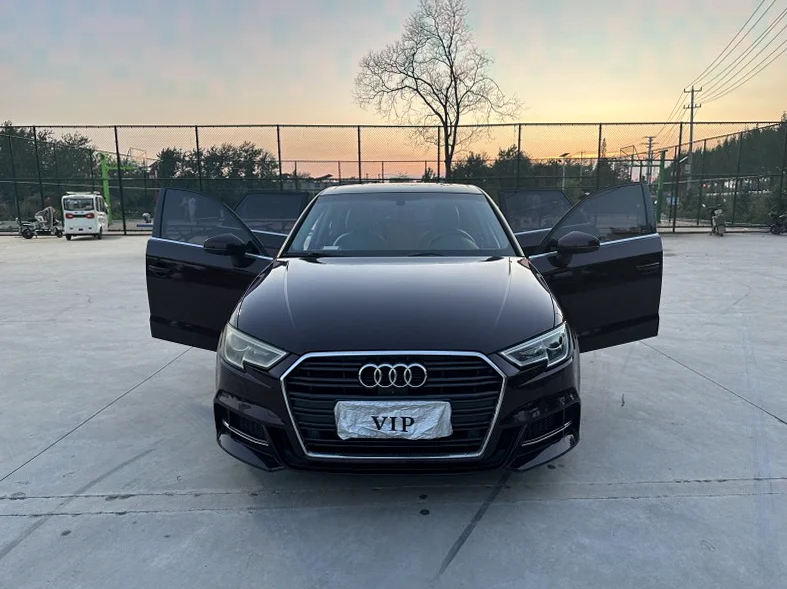 奥迪A3 内饰前排