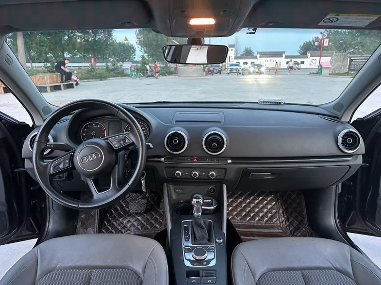 奥迪A3 后面外观一