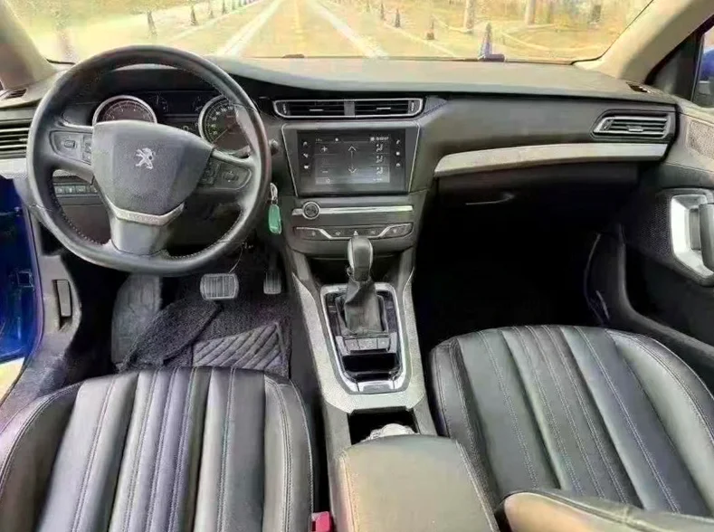 东风标致 后面外观一