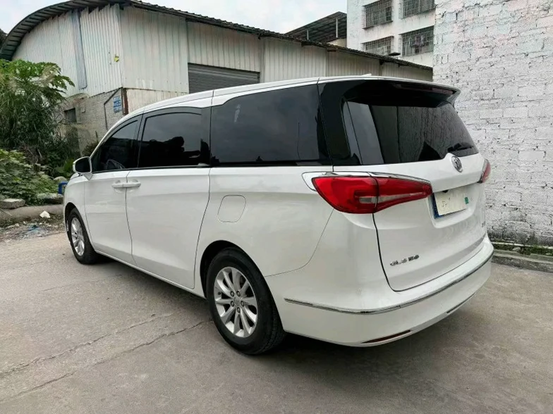 别克GL8 内饰后排