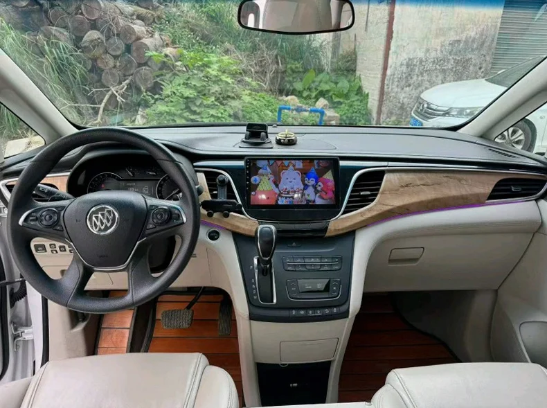 别克GL8 后面外观二