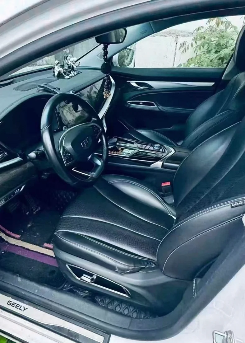 吉利博瑞 后面外观一