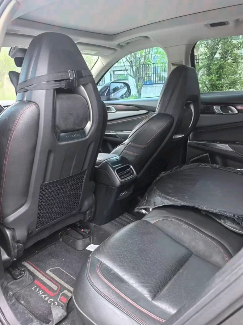 领克01 后面外观二