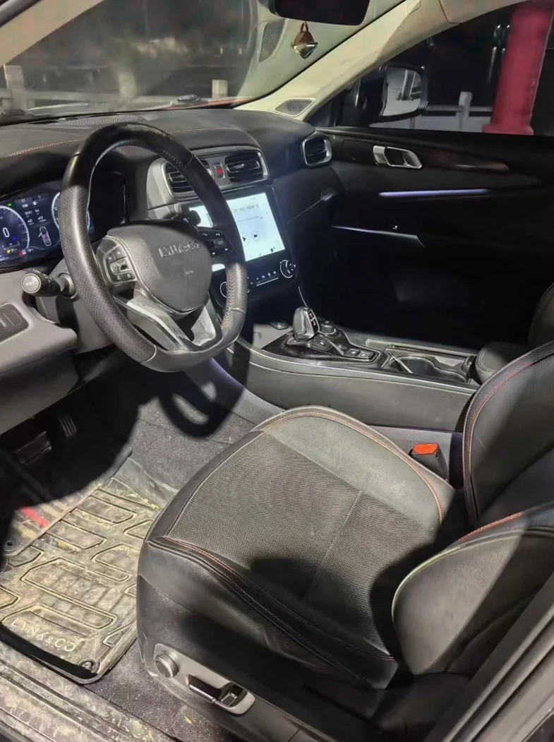 领克01 后面外观一