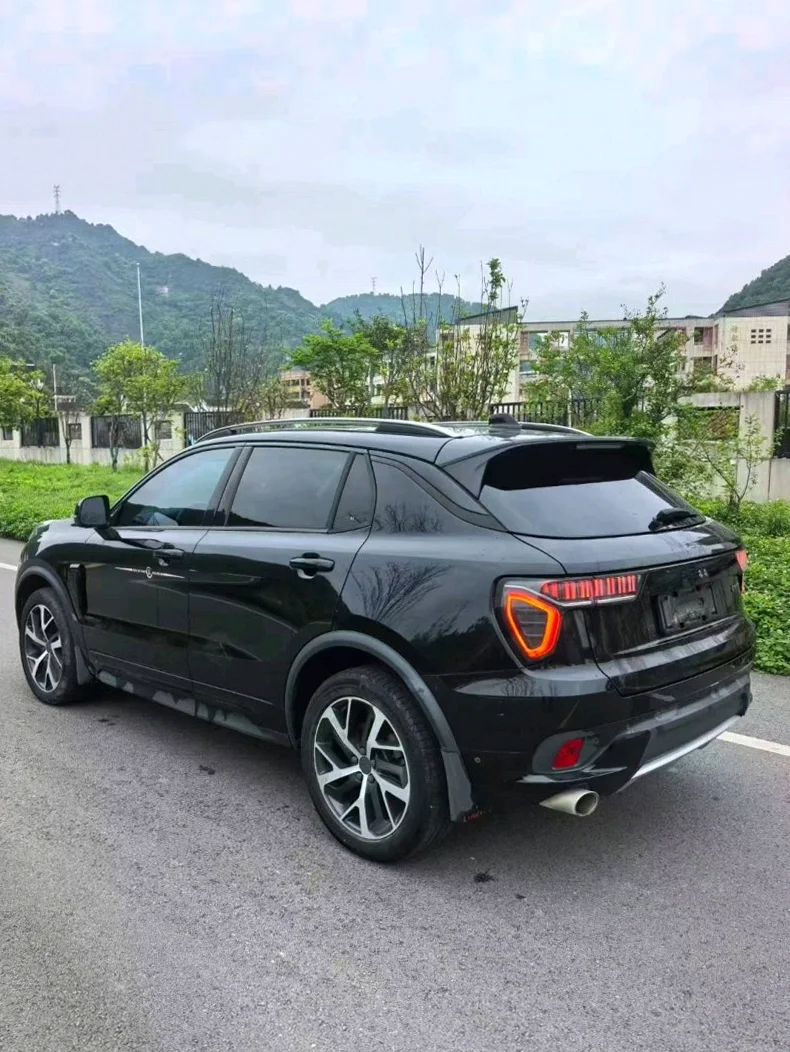 领克01 内饰前排