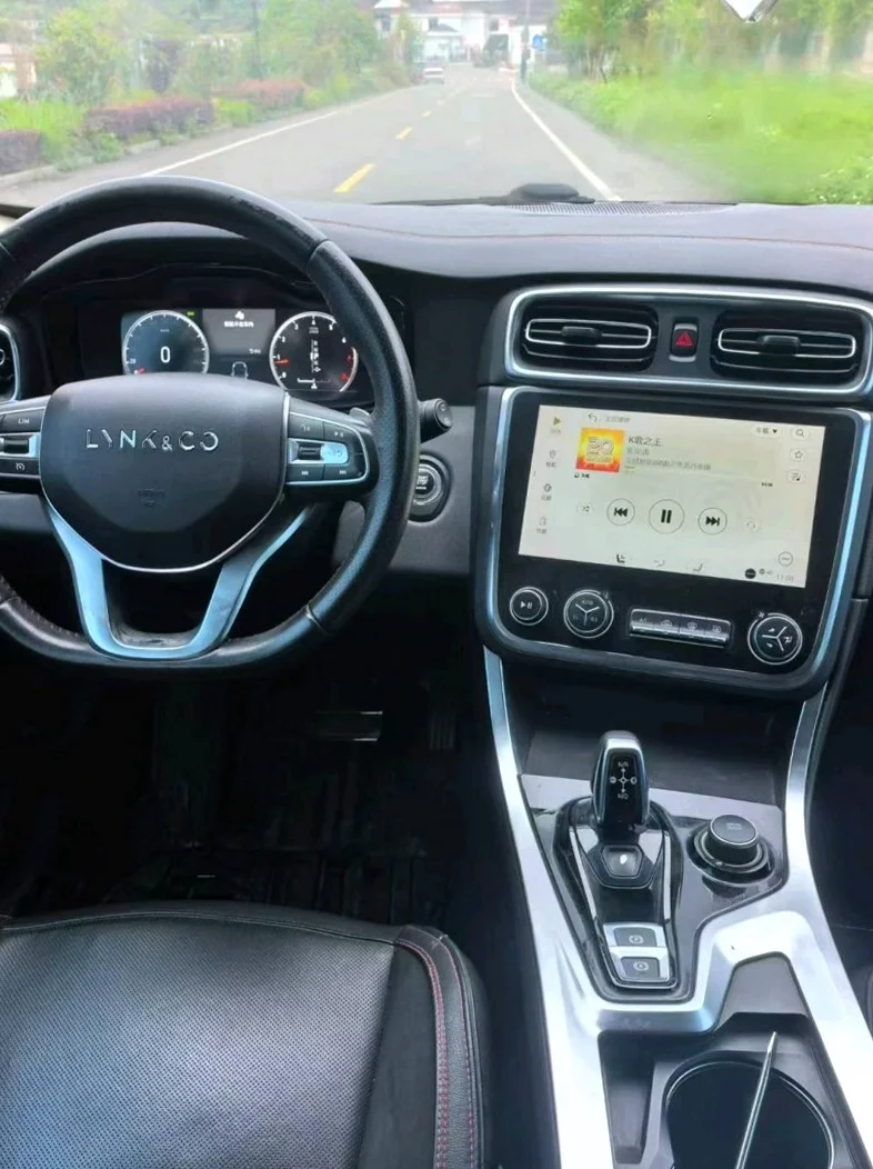 领克01 后面外观一