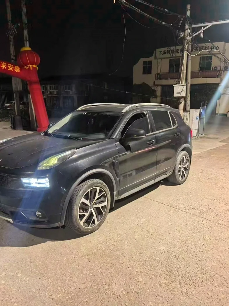 领克01 正面外观二