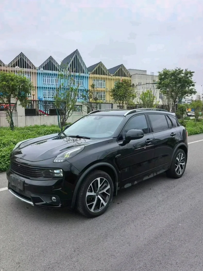 领克01 正面外观二