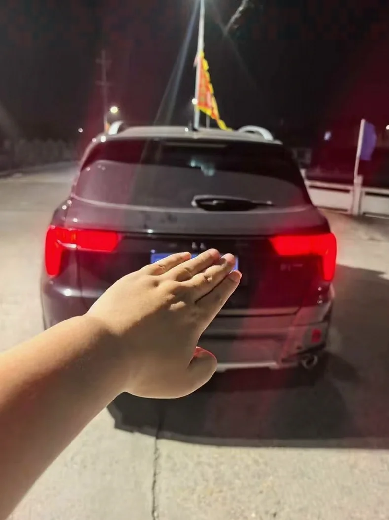 领克01 后面外观二