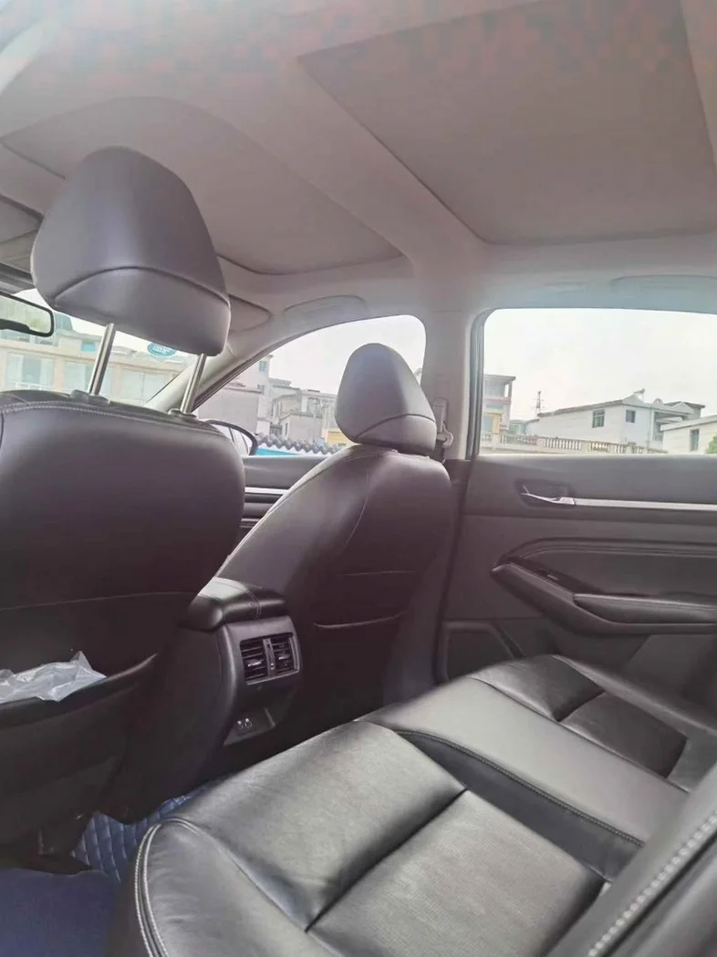 日产天籁 内饰前排