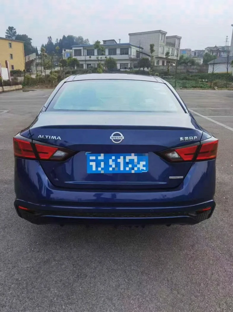 日产天籁 正面外观二