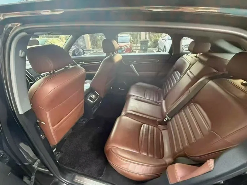 本田URV 内饰后排