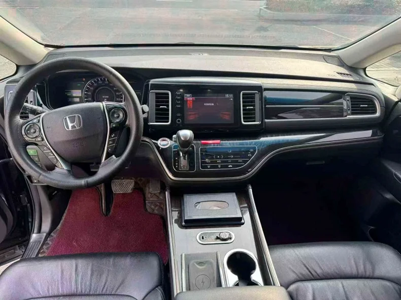 本田艾力绅 后面外观一