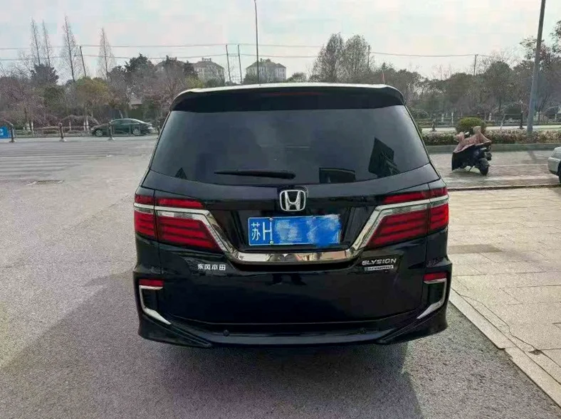 本田艾力绅 后面外观三